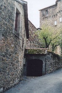 Entrée de l'école à Saint Léons.
