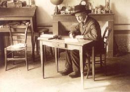 Jean Henri FABRE alla sua celebra piccola tavola