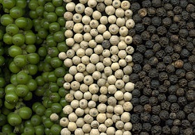 Poivre vert, blanc et noir.