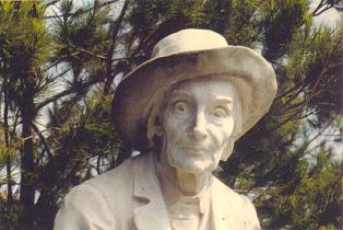 Statue de Jean-Henri Fabre.